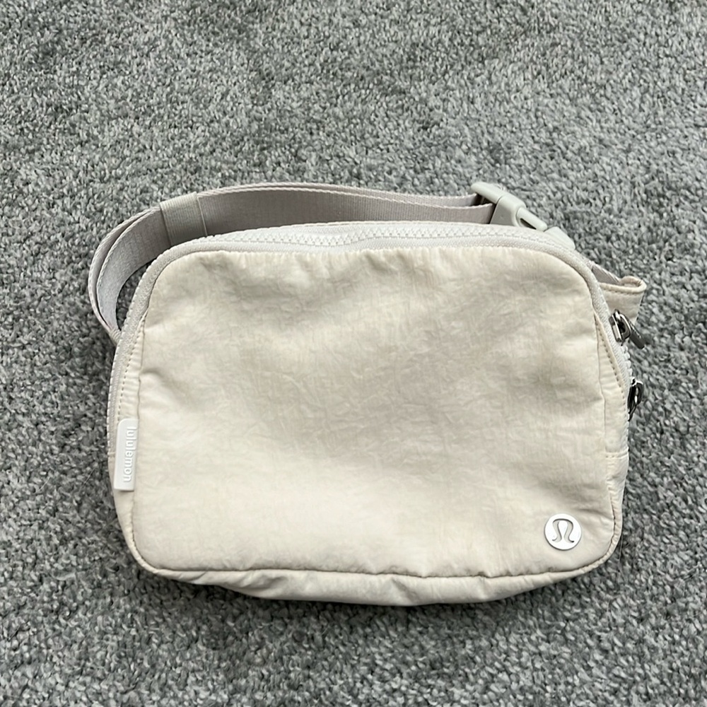 Lululemon Everywhere Belt Bag 2L